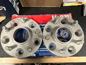 3065602 H&r For Trak 15mm Drm Wheel Spacer 5/114.3 Bolt Pattern 60.1 Center Bore Stud 3065602 H&r For Trak 15mm Drm Wheel Spacer 5/114.3 Bolt Pattern 60.1 Center Bore Stud